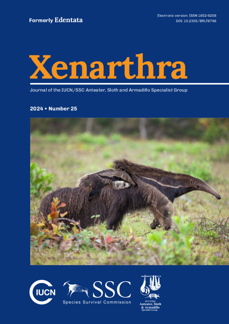 Cover of Xenarthra 25: giant anteater (Myrmecophaga tridactyla) with offspring. Photo: João Rosa / Instituto Tamanduá.